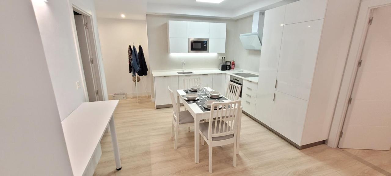 Cozy White Home In 格乔 外观 照片