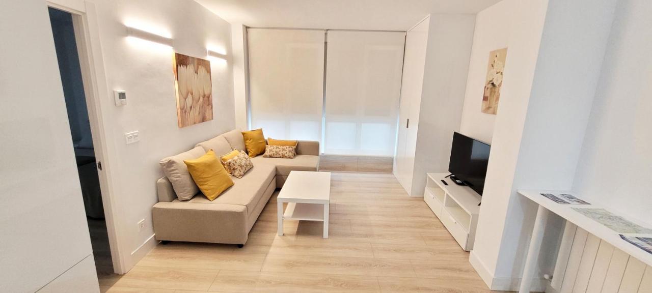 Cozy White Home In 格乔 外观 照片