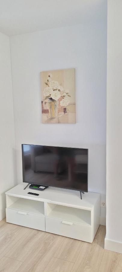 Cozy White Home In 格乔 外观 照片